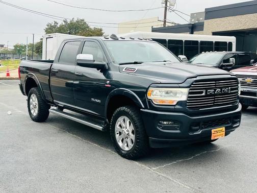 2019 RAM 2500 Laramie Crew Cab 4x4 6'4' Box