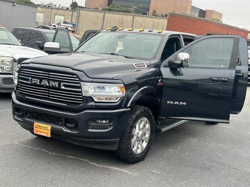 2019 RAM 2500 Laramie Crew Cab 4x4 6'4' Box