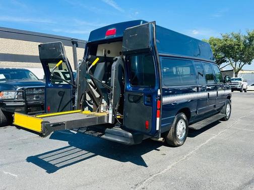 2013 Ford E350 Super Duty XL