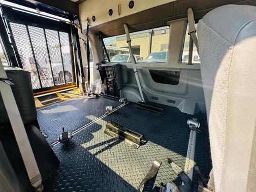 2013 Ford E350 Super Duty XL