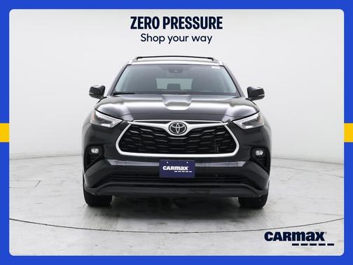 Black 2022 Toyota Highlander XLE