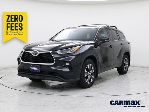 Black 2022 Toyota Highlander XLE