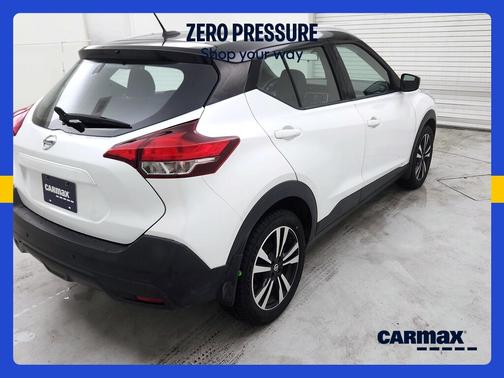 White 2019 Nissan Kicks SV