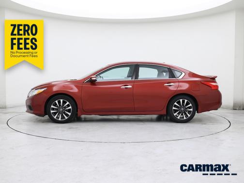 Red 2016 Nissan Altima SV
