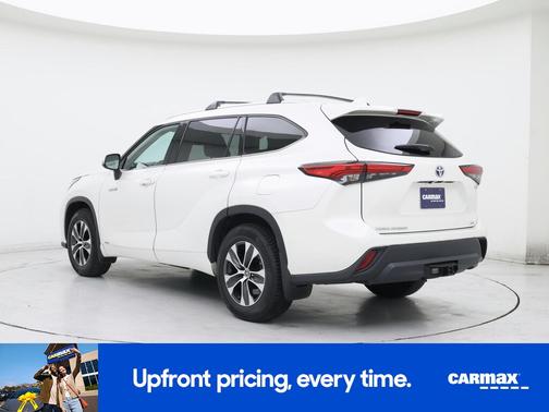 White 2021 Toyota Highlander Hybrid XLE