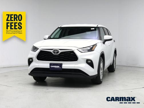 White 2023 Toyota Highlander LE