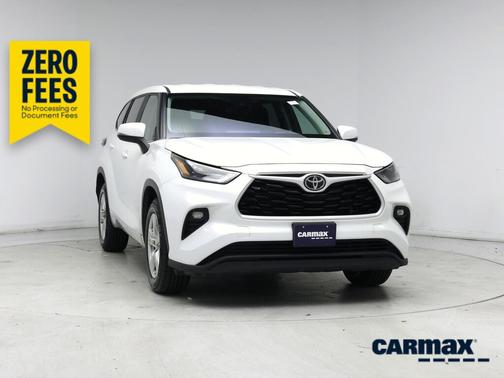 White 2023 Toyota Highlander LE