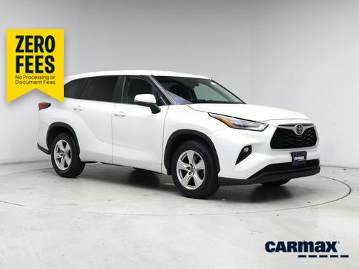 White 2023 Toyota Highlander LE