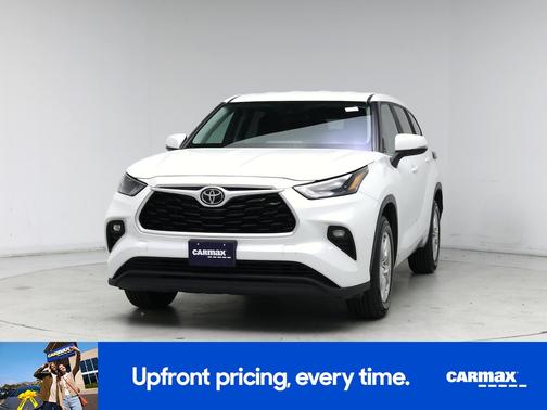 White 2023 Toyota Highlander LE