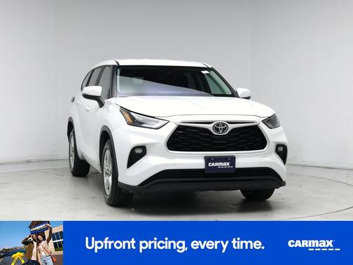 White 2023 Toyota Highlander LE