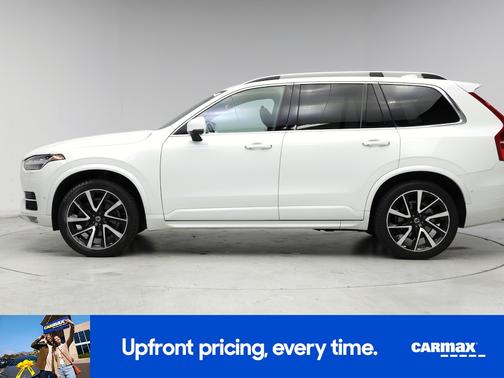 White 2018 Volvo XC90 T6 Momentum