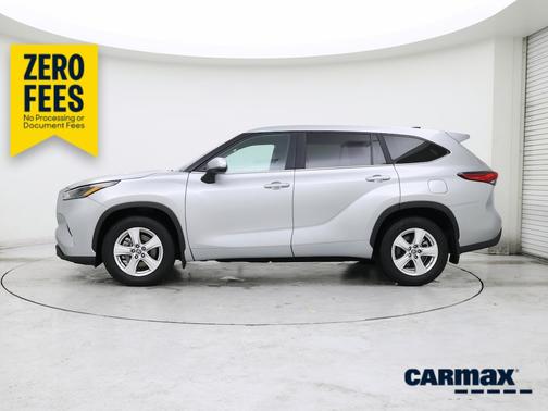 Silver 2023 Toyota Highlander LE