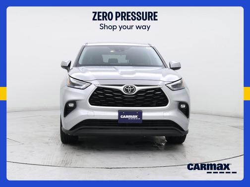 Silver 2023 Toyota Highlander LE