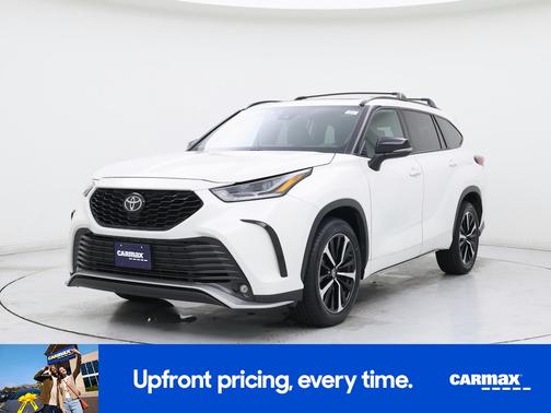 White 2021 Toyota Highlander XSE