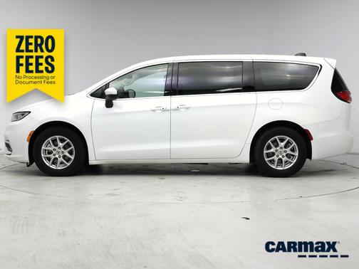 White 2023 Chrysler Pacifica Touring L