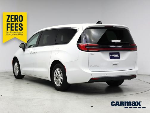 White 2023 Chrysler Pacifica Touring L