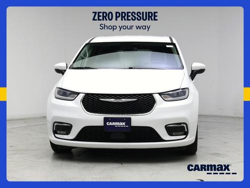 White 2023 Chrysler Pacifica Touring L