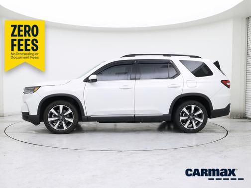 White 2023 Honda Pilot Touring