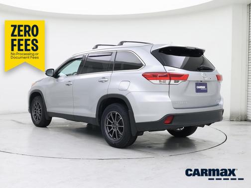 Silver 2019 Toyota Highlander XLE