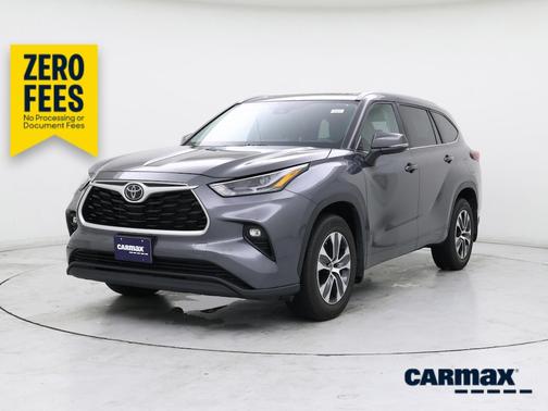 Gray 2023 Toyota Highlander XLE