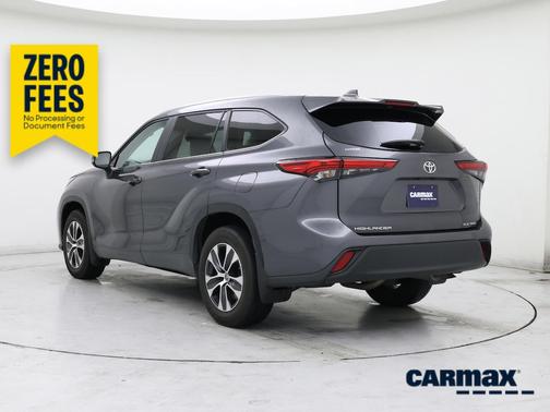 Gray 2023 Toyota Highlander XLE