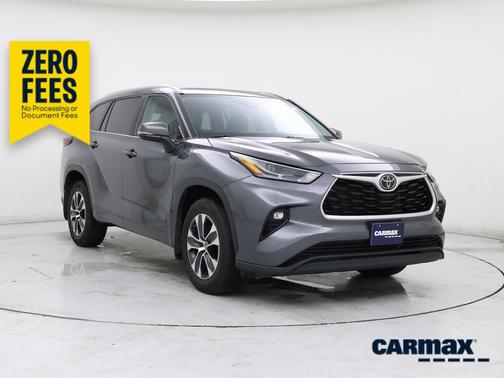 Gray 2023 Toyota Highlander XLE