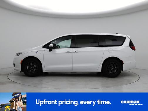 White 2023 Chrysler Pacifica Hybrid Touring L