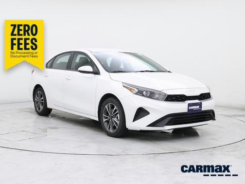 White 2024 Kia Forte LXS