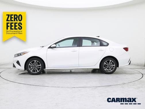 White 2024 Kia Forte LXS
