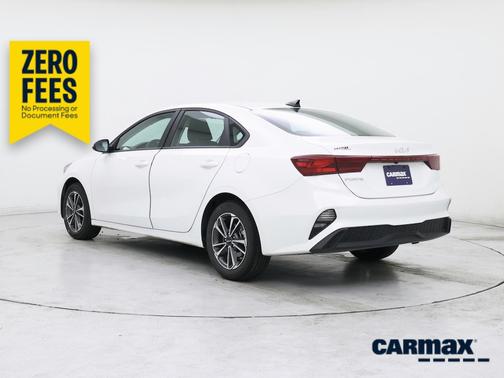 White 2024 Kia Forte LXS