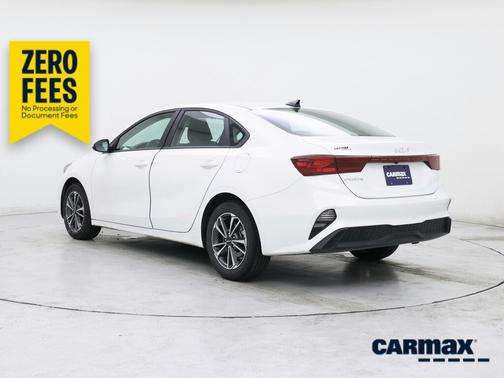 White 2024 Kia Forte LXS