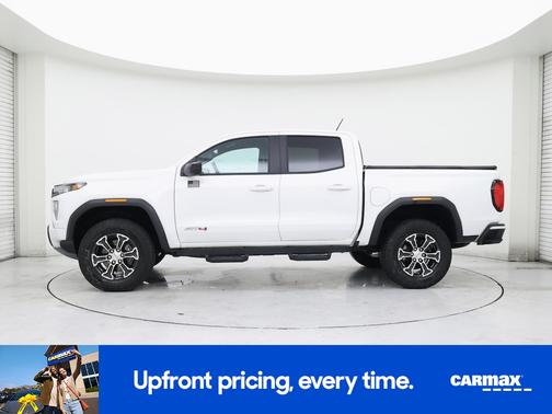 White 2024 GMC Canyon AT4