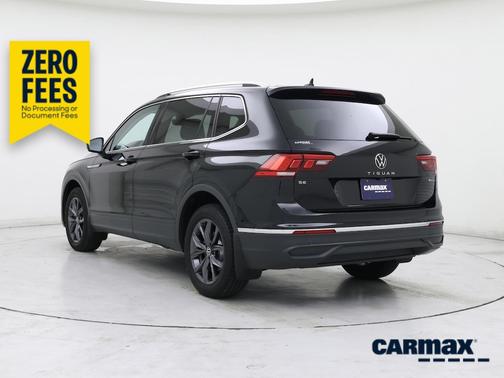 Black 2022 Volkswagen Tiguan SE