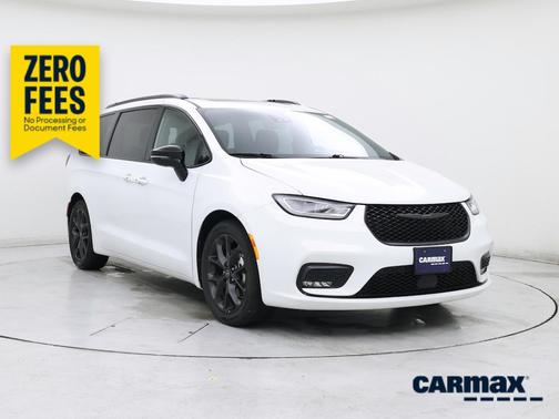 White 2025 Chrysler Pacifica Limited