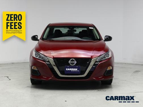 Red 2022 Nissan Altima SR