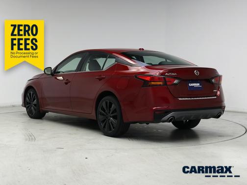 Red 2022 Nissan Altima SR