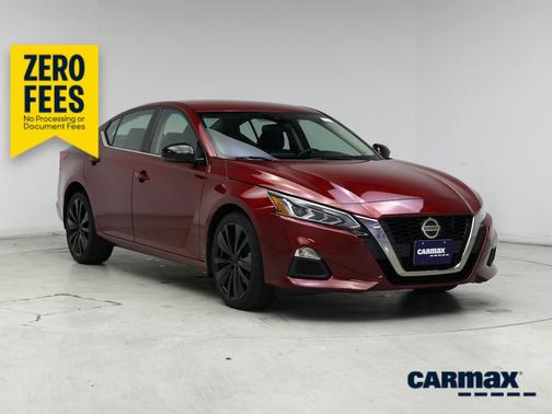 Red 2022 Nissan Altima SR