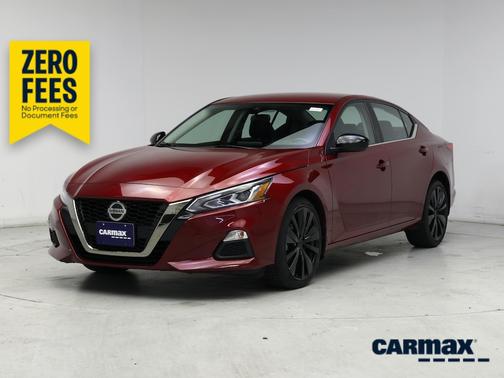 Red 2022 Nissan Altima SR