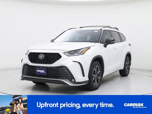 White 2023 Toyota Highlander XSE