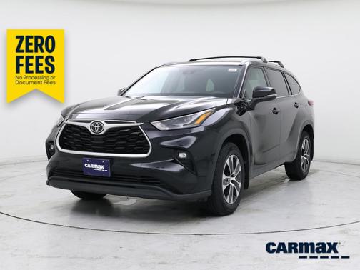 Black 2022 Toyota Highlander XLE