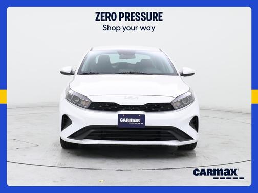 White 2022 Kia Forte LXS