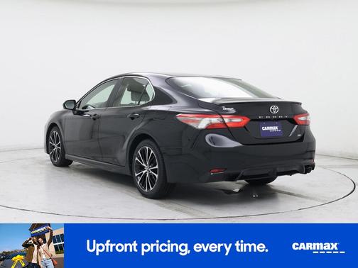 Black 2018 Toyota Camry SE