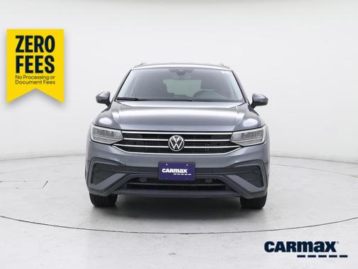 Gray 2024 Volkswagen Tiguan SE