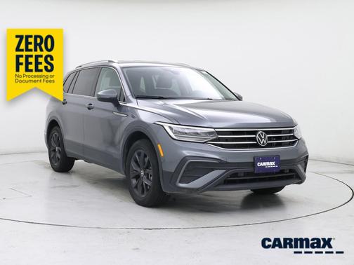 Gray 2024 Volkswagen Tiguan SE
