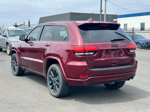 Velvet Red Pearlcoat 2021 Jeep Grand Cherokee LAREDO