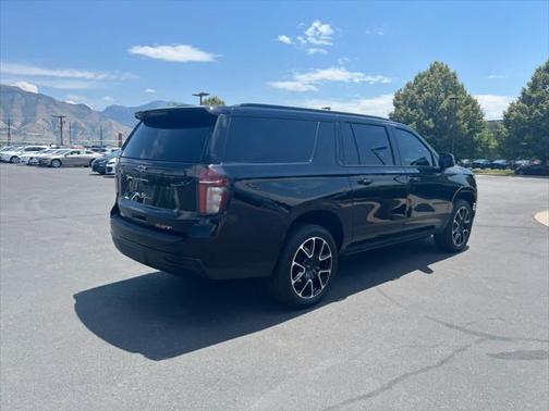 2023 Chevrolet Suburban RST