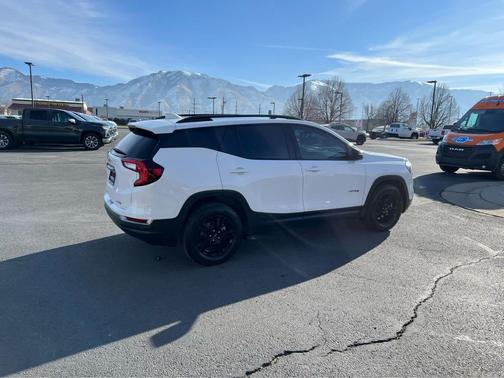 2024 GMC Terrain AWD AT4