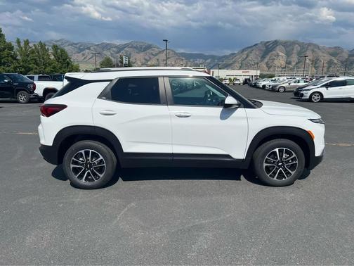 Summit White 2026 Chevrolet Trailblazer LT