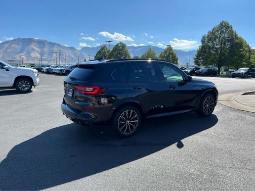 2022 BMW X5 M50i