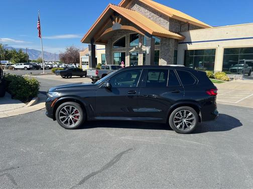 2022 BMW X5 M50i